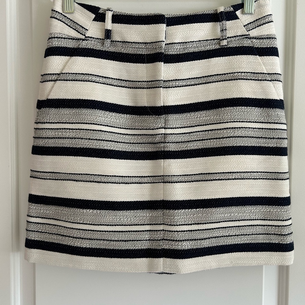 Loft Size 2 Blue and white stripped skirt, like new